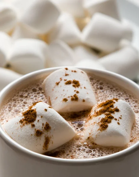 Chocolat chaud à la guimauve — Photo