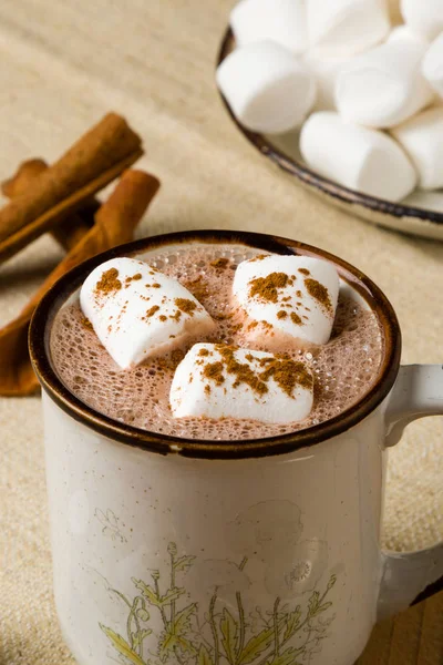 Chocolat chaud à la guimauve — Photo