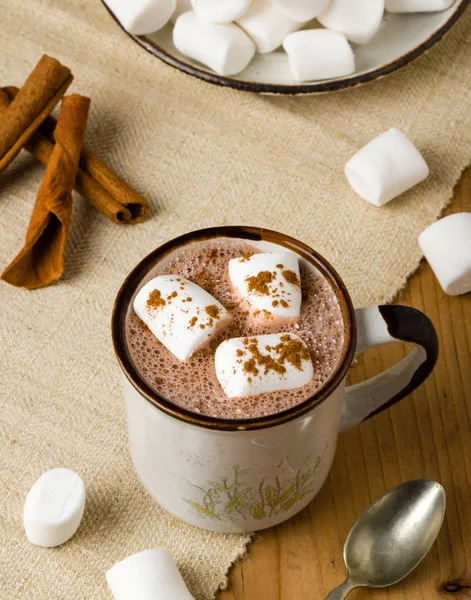 Chocolat chaud à la guimauve — Photo