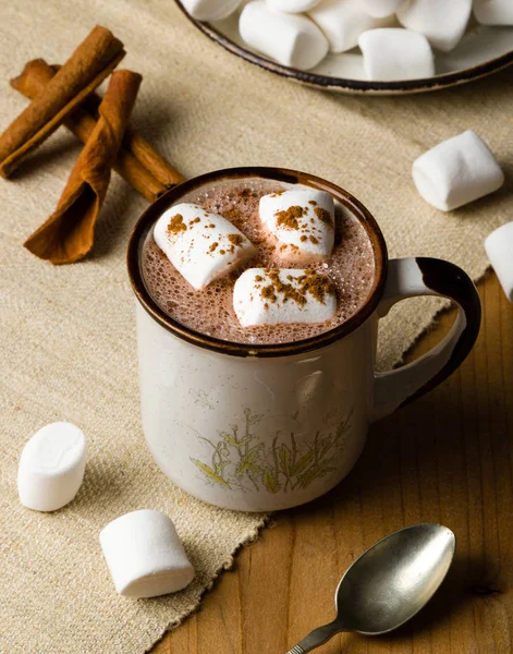 Chocolat chaud à la guimauve — Photo