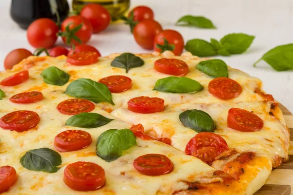 Friss pizza margherita — Stock Fotó