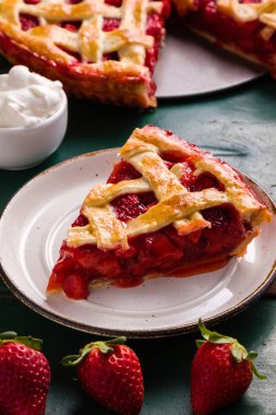 Çilekli pasta tatlı