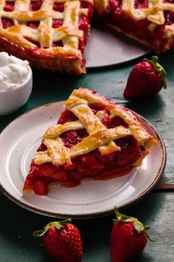 Çilekli pasta tatlı