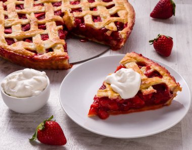 Çilekli pasta tatlı