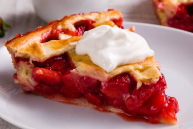 Çilekli pasta tatlı