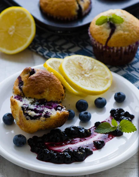 Muffin aux bleuets frais — Photo