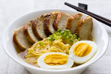 Beyaz kase Ramen