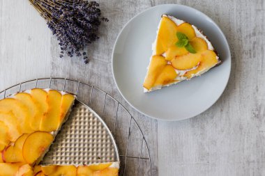 Cheesecake şeftali ile