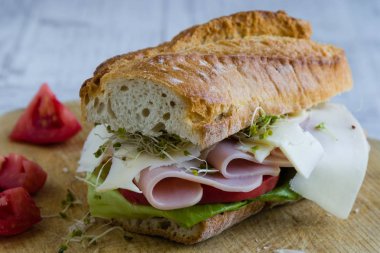 büyük Jambonlu sandviç