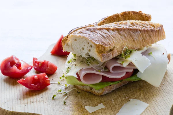 büyük Jambonlu sandviç