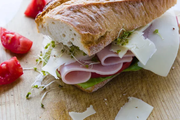 büyük Jambonlu sandviç