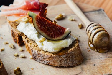 rustik incir bruschetta