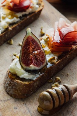 rustik incir bruschetta