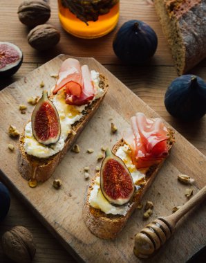 rustik incir bruschetta