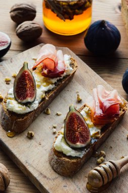 rustik incir bruschetta