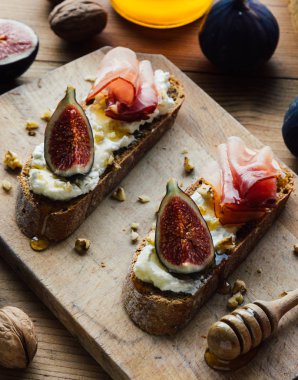 rustik incir bruschetta