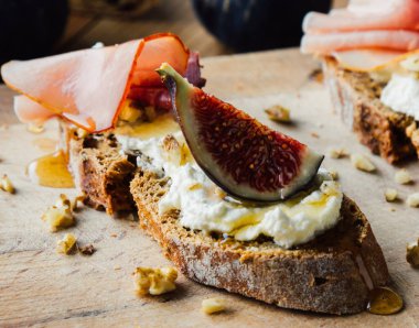 rustik incir bruschetta