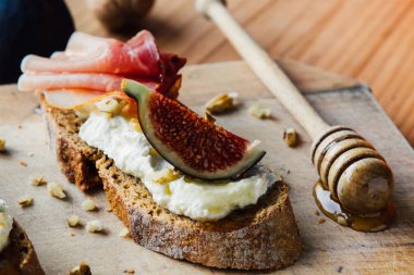 rustik incir bruschetta