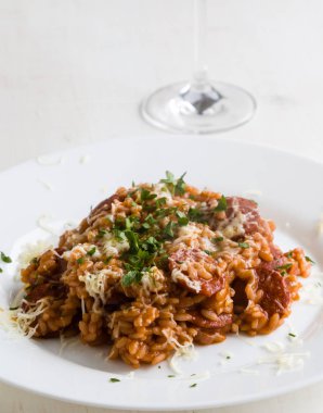 Chorizo risotto ile domates