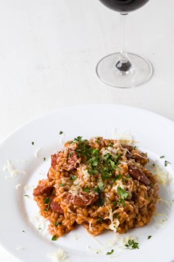 Chorizo risotto ile domates