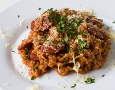 Chorizo risotto ile domates
