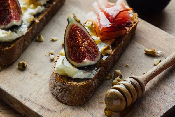 rustik incir bruschetta