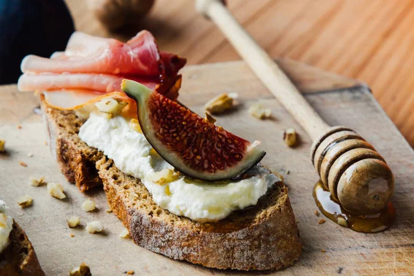 rustik incir bruschetta