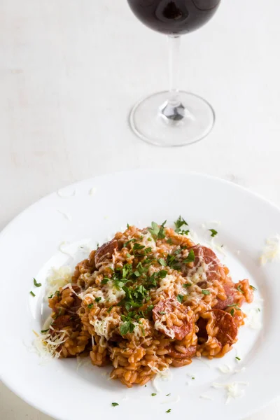 Risoto de chouriço com tomate — Fotografia de Stock