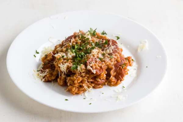 Risoto de chouriço com tomate — Fotografia de Stock