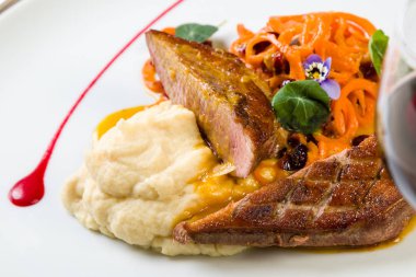 patates püresi ile ızgara sığır eti