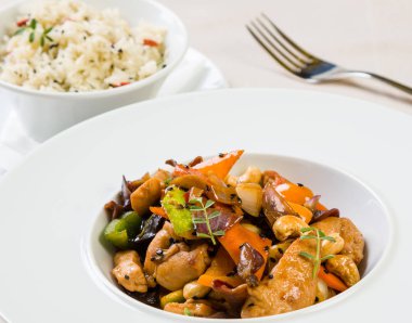 pilavlı Tavuk salatası