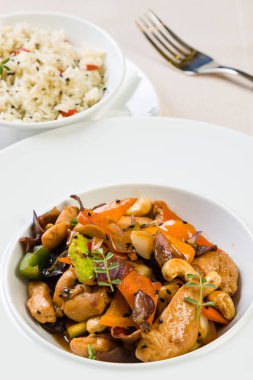 pilavlı Tavuk salatası