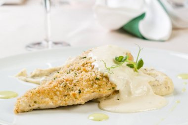 tavuk peynir ve truffled patates püresi ile