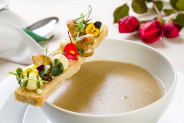 Mantar kremalı çorba.