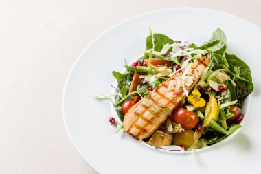 tavuk göğsü salatası