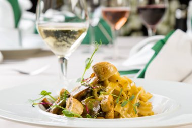 Tagliatelle mantarlı