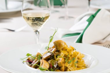 Tagliatelle mantarlı