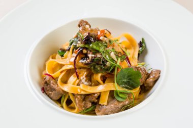 Tagliatelle mantarlı Dana eti