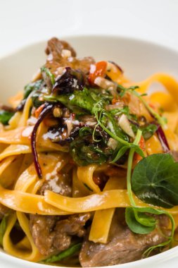 Tagliatelle mantarlı Dana eti