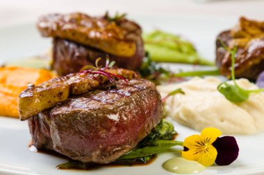 sığır eti filets kaz ciğeri ile