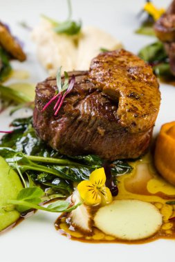 sığır eti filets kaz ciğeri ile