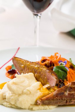 patates püresi ile ızgara sığır eti