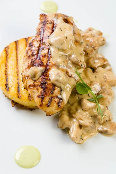 ızgara polenta ile tavuk göğsü