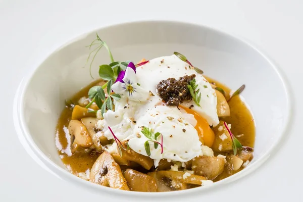 mantar ile haşlanmış yumurta karışımı