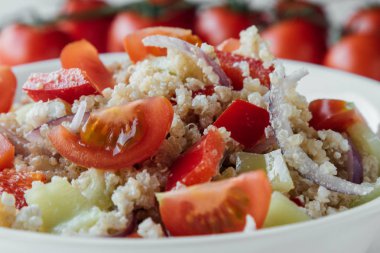 sağlıklı quinoa salata