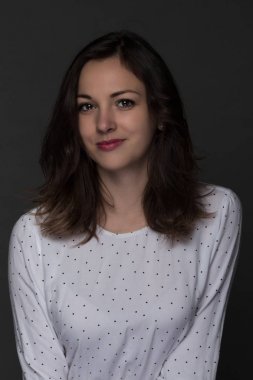 genç, güzel ve şık bir kadın portresi stüdyo