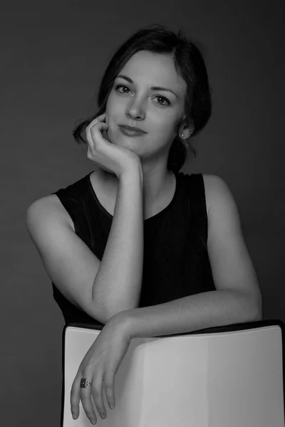 Studio Portrait Young Beautiful Fashionable Woman — Stock Photo, Image