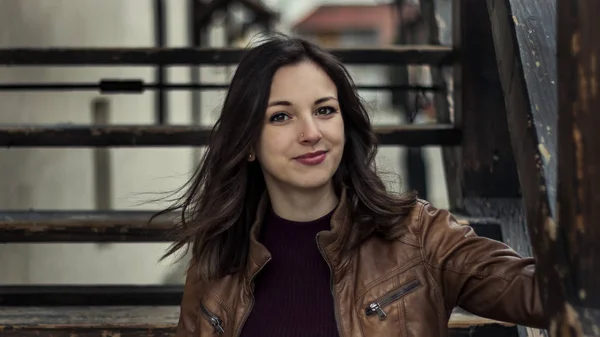 Portrait Young Woman Brown Leather Jacket — Stock Photo, Image