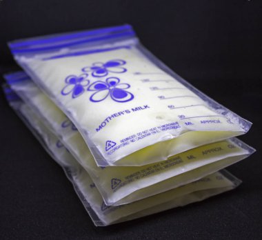 Bebek beslenme için donmuş anne sütü pompalı