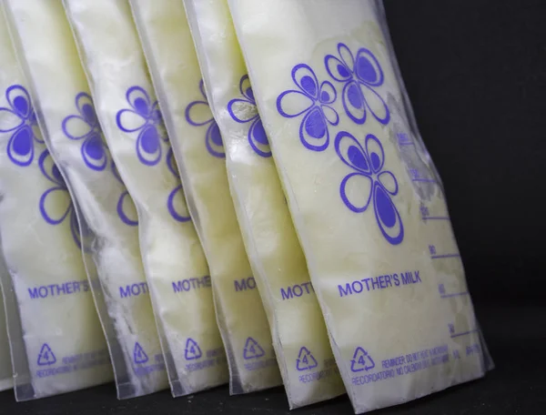 Bebek beslenme için donmuş anne sütü pompalı